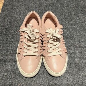 barely worn tory burch size 6.5 pink platform sneakers with ruffles